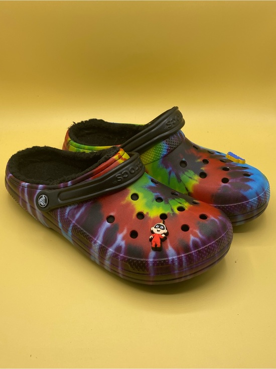 CROCS Other - CROCS Men's Tie-Dye Fuzzy Lined Clogs - Rainbow